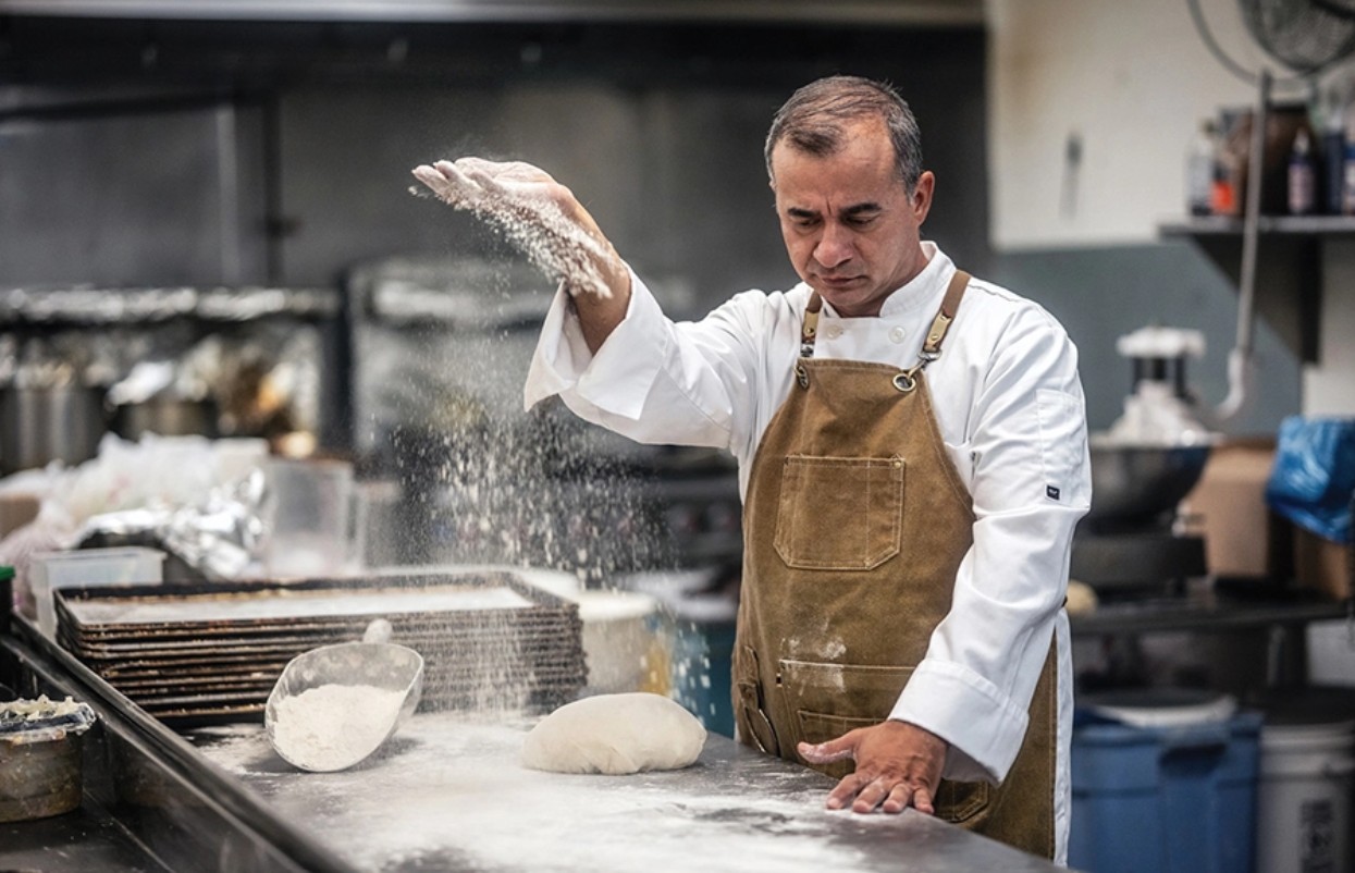 Read more about the article SOUTHPARK MAGAZINE – The Changebaker – Manolo Betancur Makes a Difference